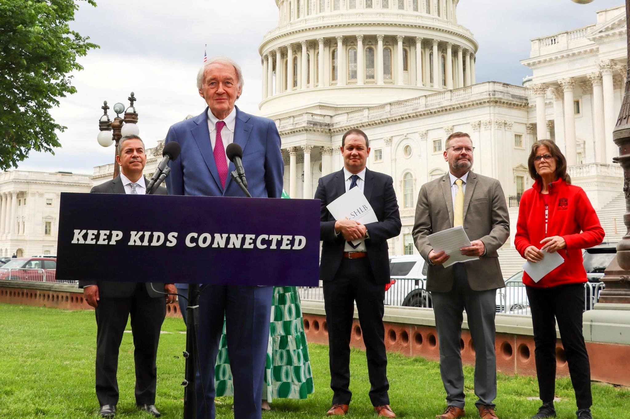 Senators Markey, Lujan, E-Rate Advocates